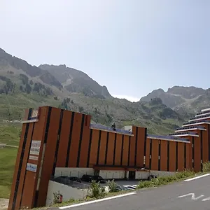 https://studio-sur-les-pistes.midi-pyreneeshotels.com